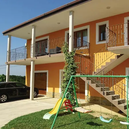 Lägenhet Stunning In W/ Sauna, Wifi And 3 Bedrooms Gračišče