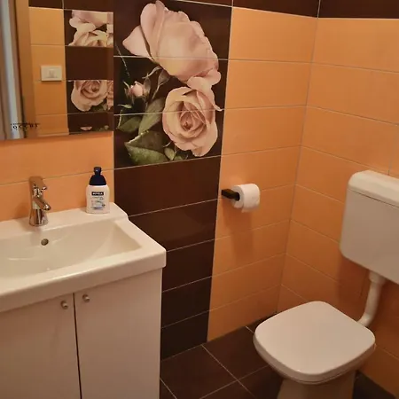 Lägenhet Stunning In W/ Sauna, Wifi And 3 Bedrooms